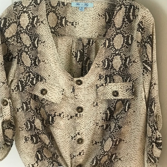 She and Sky Tops - SNAKESKIN PRINT TOP SIZE SMALL